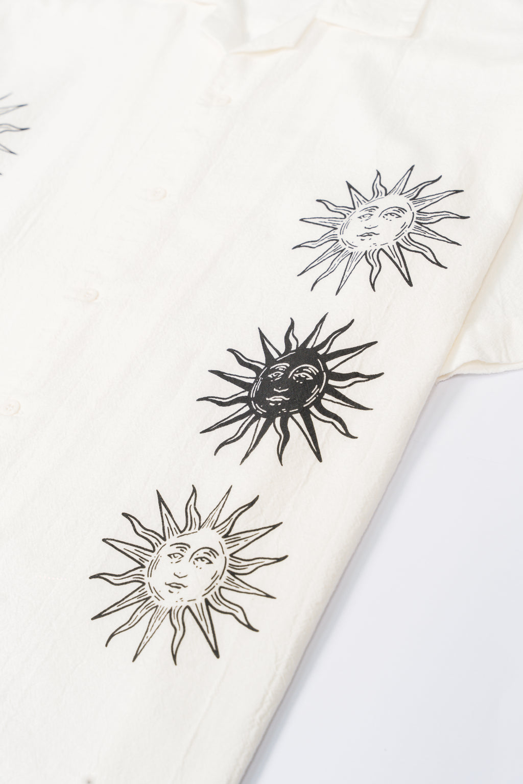 SUNS Off White Relaxed-Fit Printed Shirt
