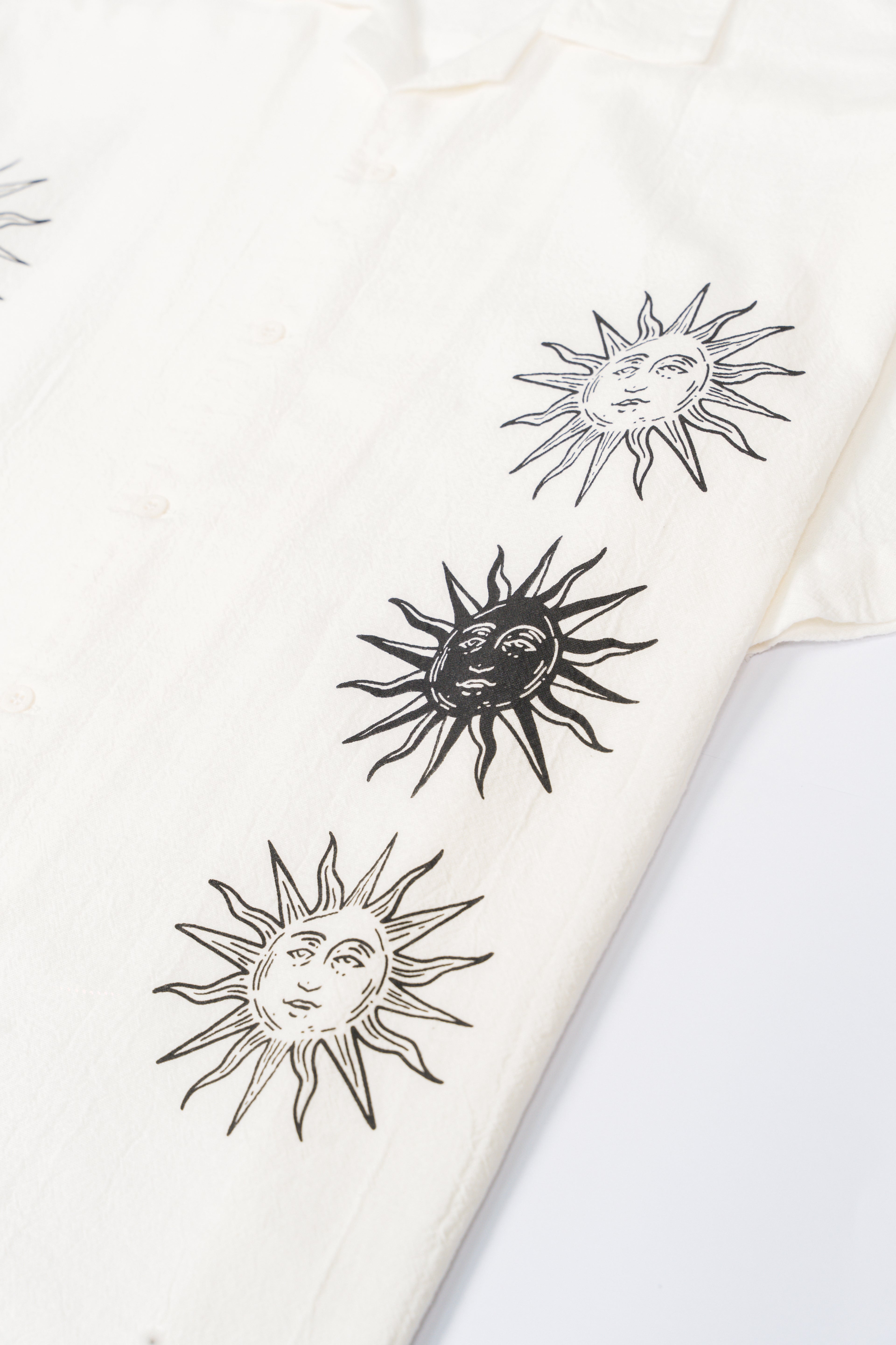 SUNS Off White Relaxed-Fit Printed Shirt